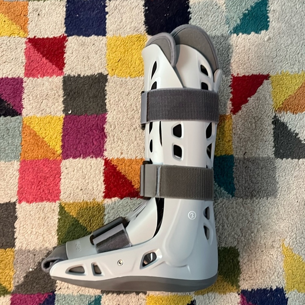 Singular (1) Air Cast Boot for broken Foot, Left Boot only